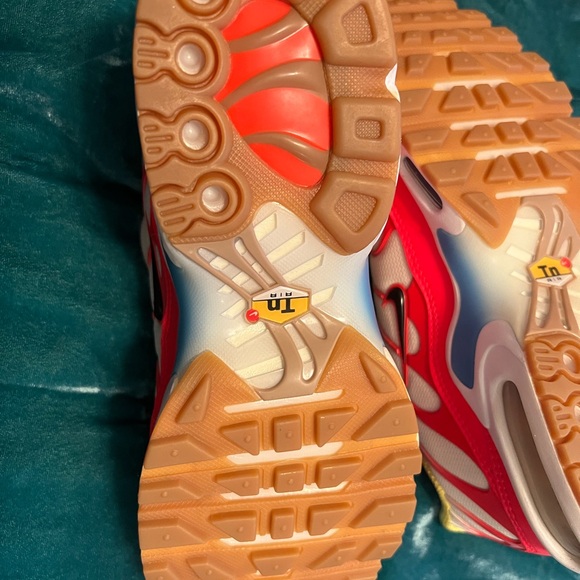 Woman’s' NIKE AIR MAX 🎁size 8 BEAUTIFUL & Bright NEVER WORN. Great GIFT 🎁 - Picture 7 of 9